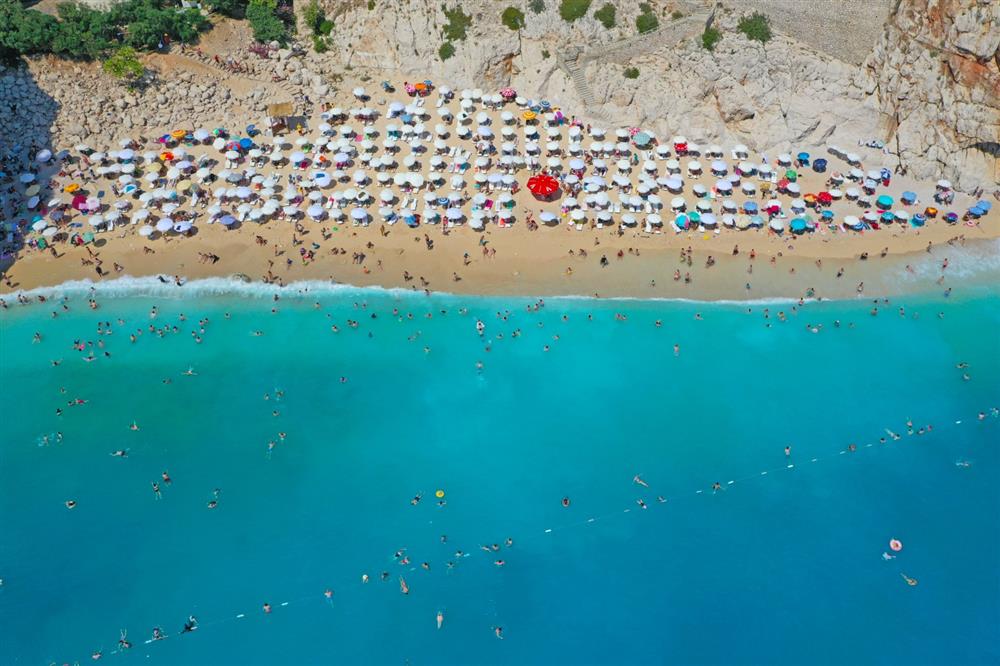 ANTALYA’YA TURİST AKINI DEVAM EDİYOR